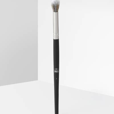 Studio Pro Brush 5 Pointed Crease