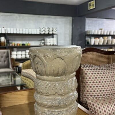 Potique Fiber pedestral - Antique Finish
